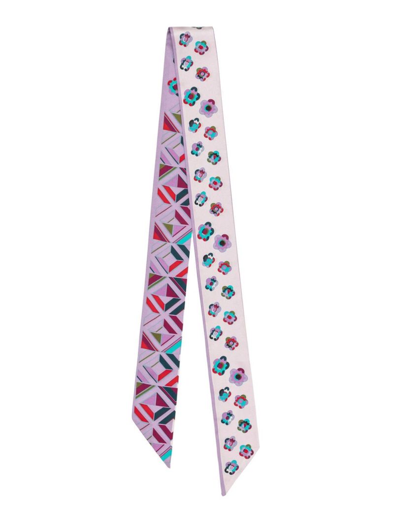 Seidenschal mit Pflaumenblüten und geometrischem Karo-Köperband
