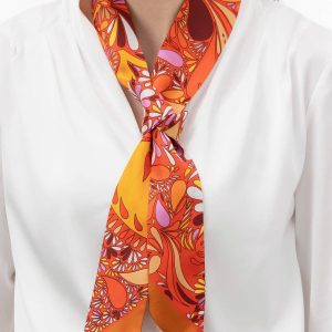 Pañuelo con cinta de seda y sarga de flor de anacardo naranja