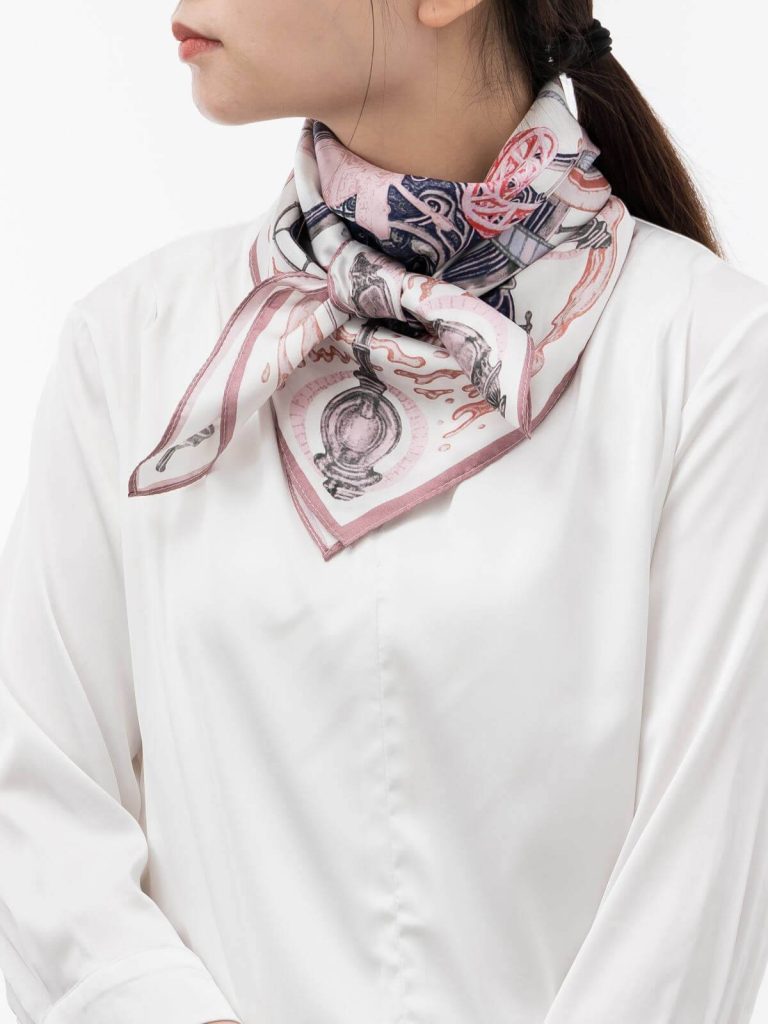 How Do You Tie A Thin Silk Scarf? - Muriersilk