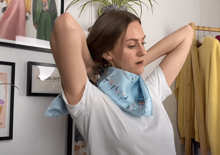 knot how to tie a silk scarf for Muriersilk knot how to tie a silk scarf - Muriersilk