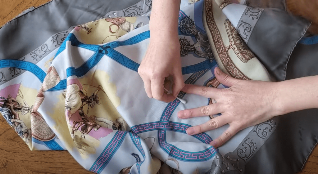 How to get oil stain out of silk for Muriersilk How to get oil stain out of silk - Muriersilk