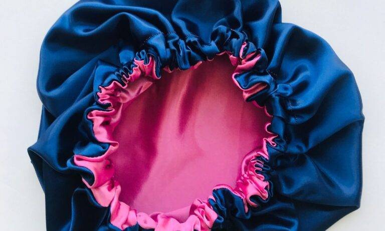can you put wet hair in a silk bonnet