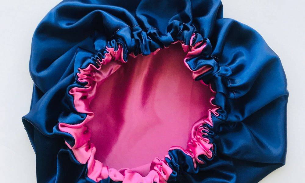 can you put wet hair in a silk bonnet