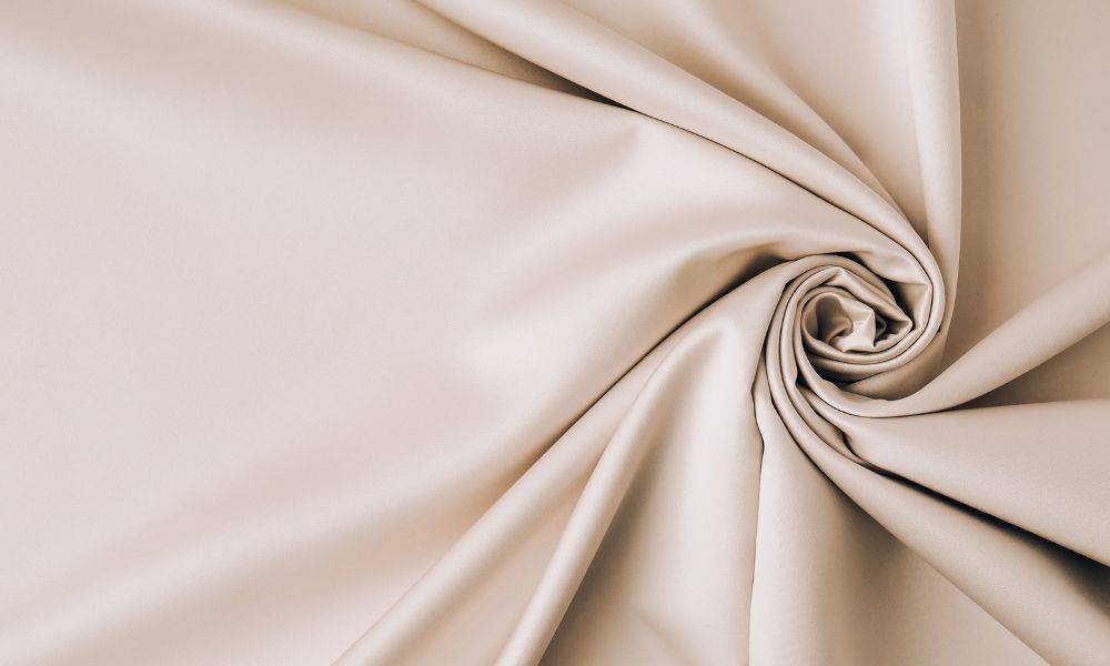 What Does A Silk Bonnet Do? The Key Benefits for Healthier, Smoother Hair for Muriersilk how does a silk bonnet help with hair styling