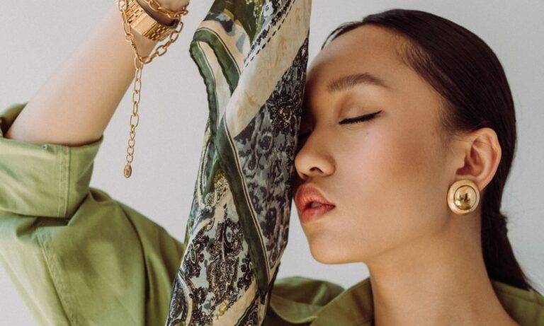 Step-by-Step Instructions on How To Wrap Hair With Silk Scarf for Smooth Hair for Muriersilk how to wrap hair with silk scarf