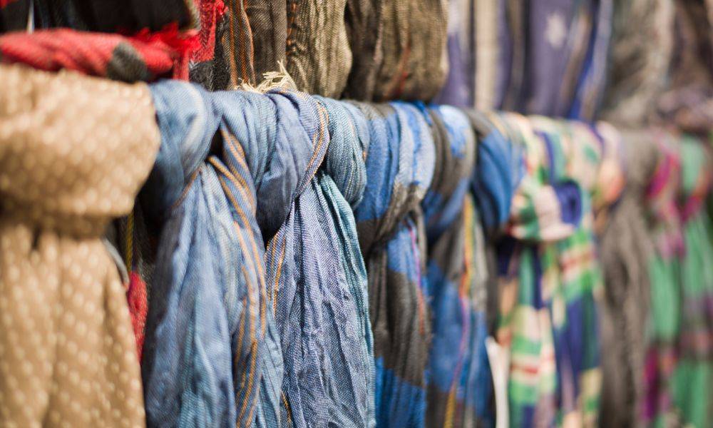 How to Wear a Silk Bonnet: A Complete Guide for All Hair Types for Muriersilk how to wear a silk bonnet for sleeping