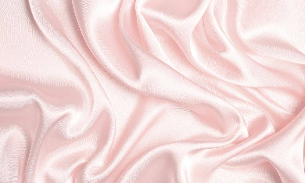 Schritt-für-Schritt-Anleitung zum Umwickeln der Haare mit einem Seidenschal für glattes Haar für Muriersilk Schritt-für-Schritt-Anleitung zum Umwickeln der Haare mit einem Seidenschal